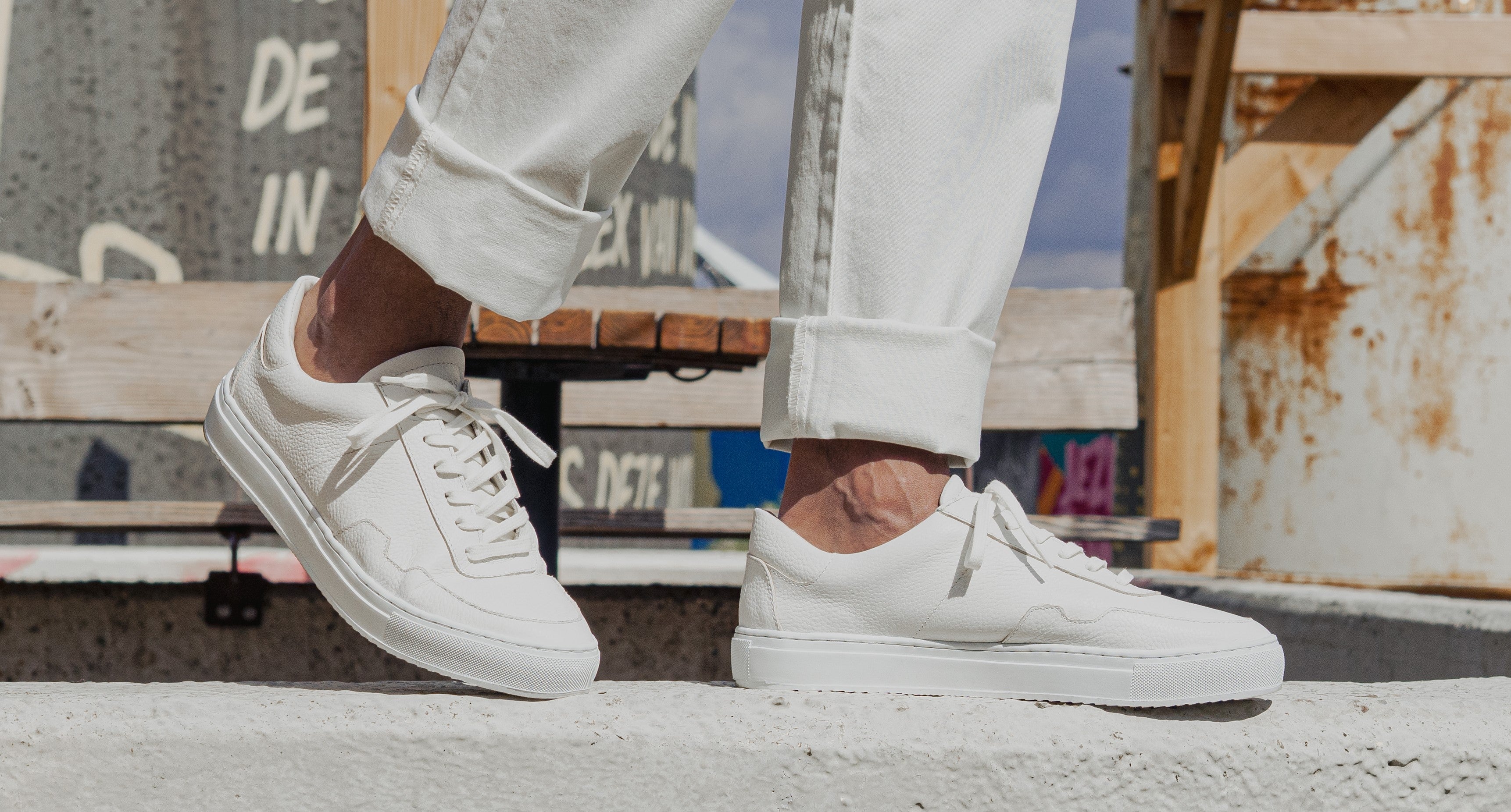 Cleane, modieuze sneakers, voor mannen en vrouwen. Lokaal geproduceerd met duurzame materialen en productie methoden. Maatschappelijke en sociale impact