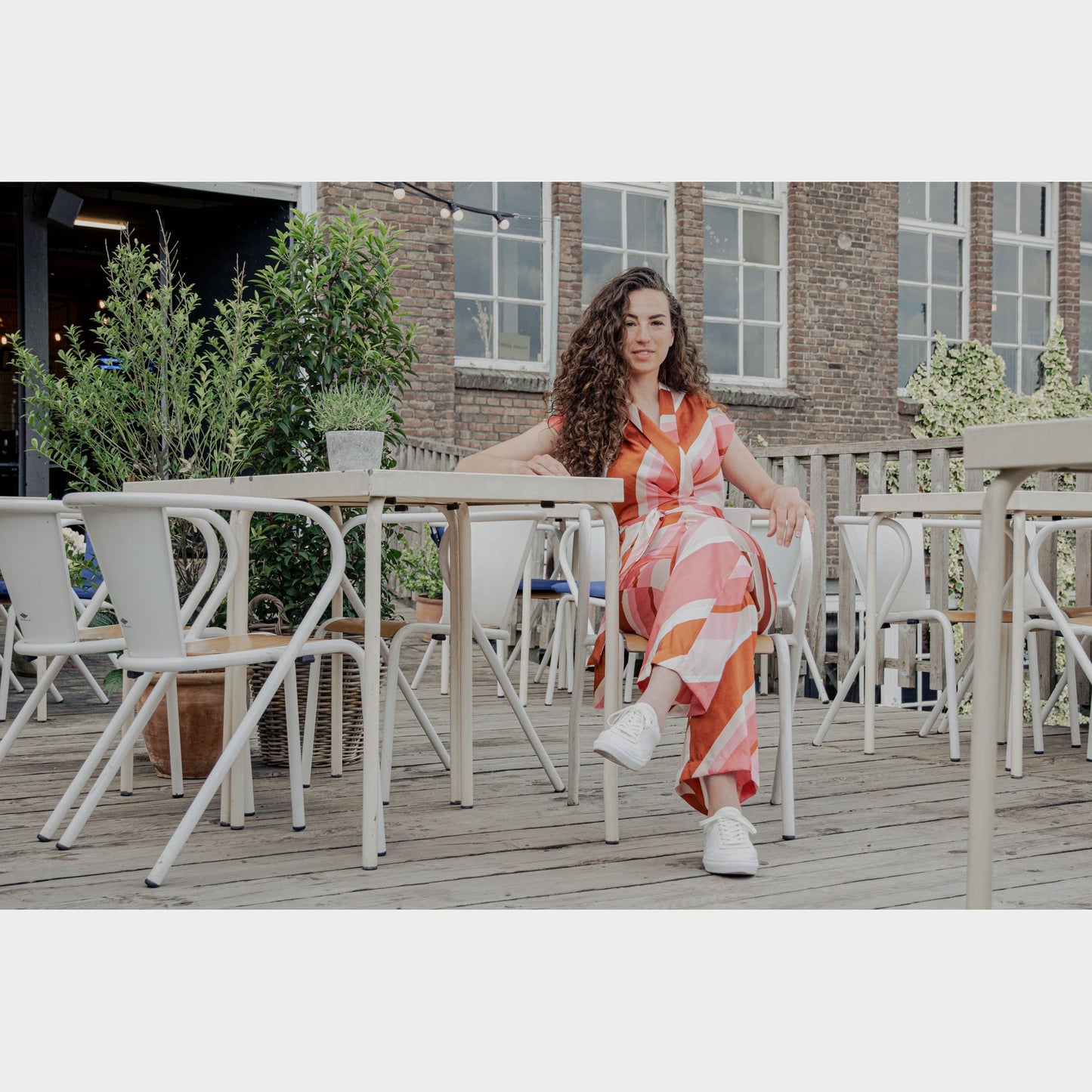 Cleane, modieuze sneakers, voor mannen en vrouwen. Lokaal geproduceerd met duurzame materialen en productie methoden. Maatschappelijke en sociale impact