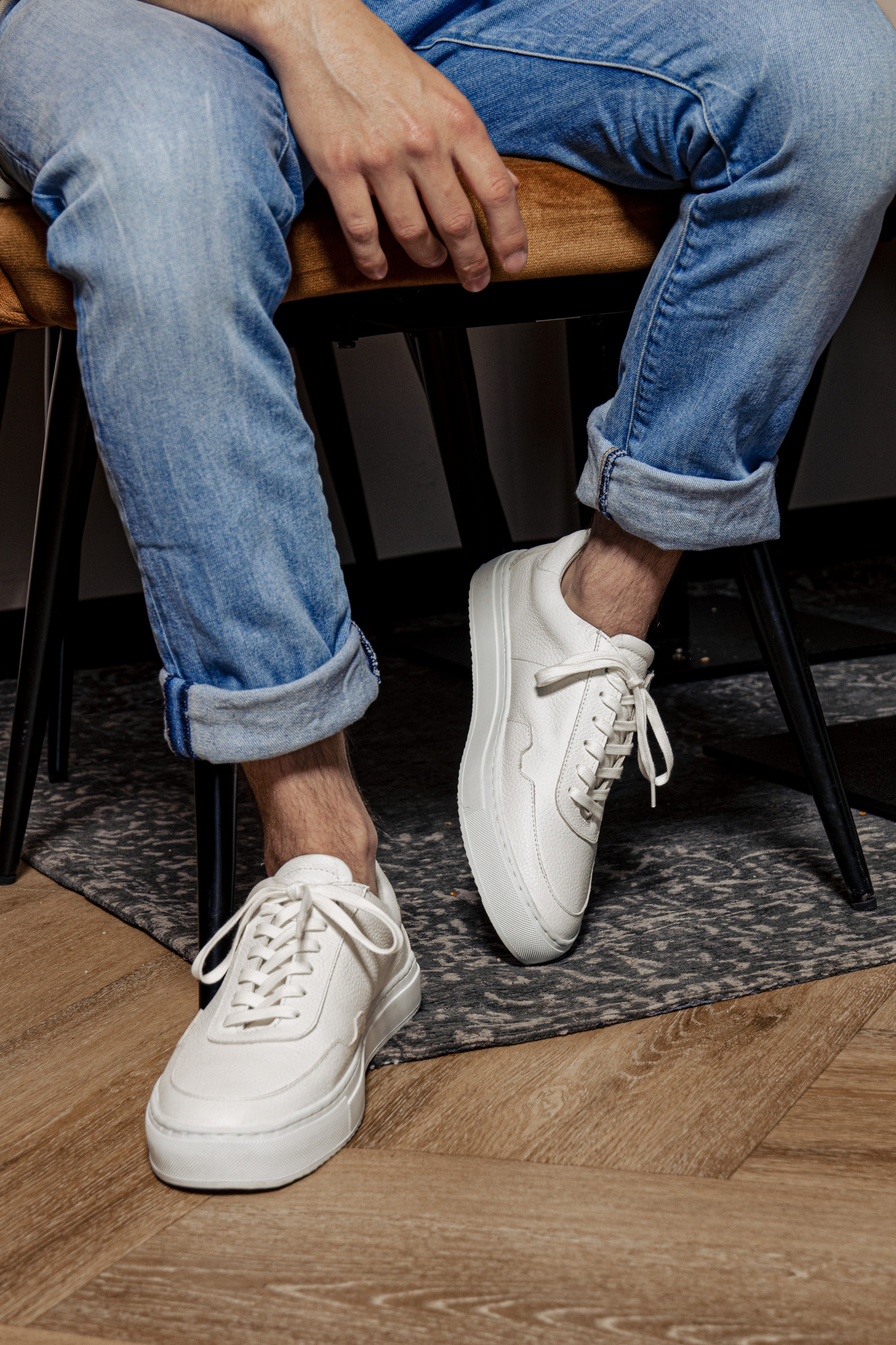 Cleane, modieuze sneakers, voor mannen en vrouwen. Lokaal geproduceerd met duurzame materialen en productie methoden. Maatschappelijke en sociale impact