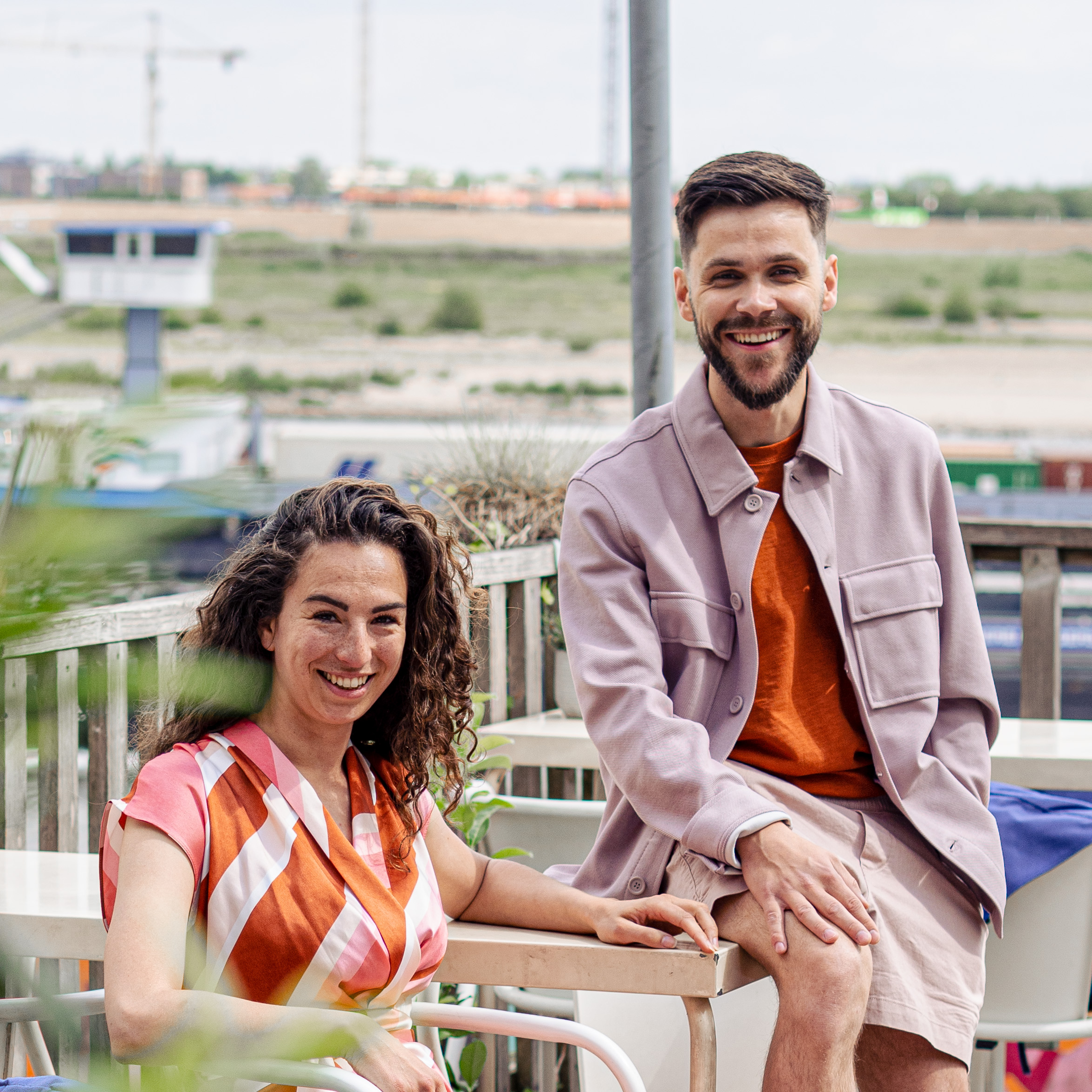 Cleane, modieuze sneakers, voor mannen en vrouwen. Lokaal geproduceerd met duurzame materialen en productie methoden. Maatschappelijke en sociale impact