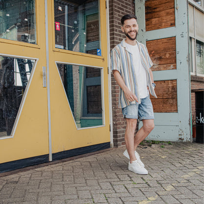 Cleane, modieuze sneakers, voor mannen en vrouwen. Lokaal geproduceerd met duurzame materialen en productie methoden. Maatschappelijke en sociale impact