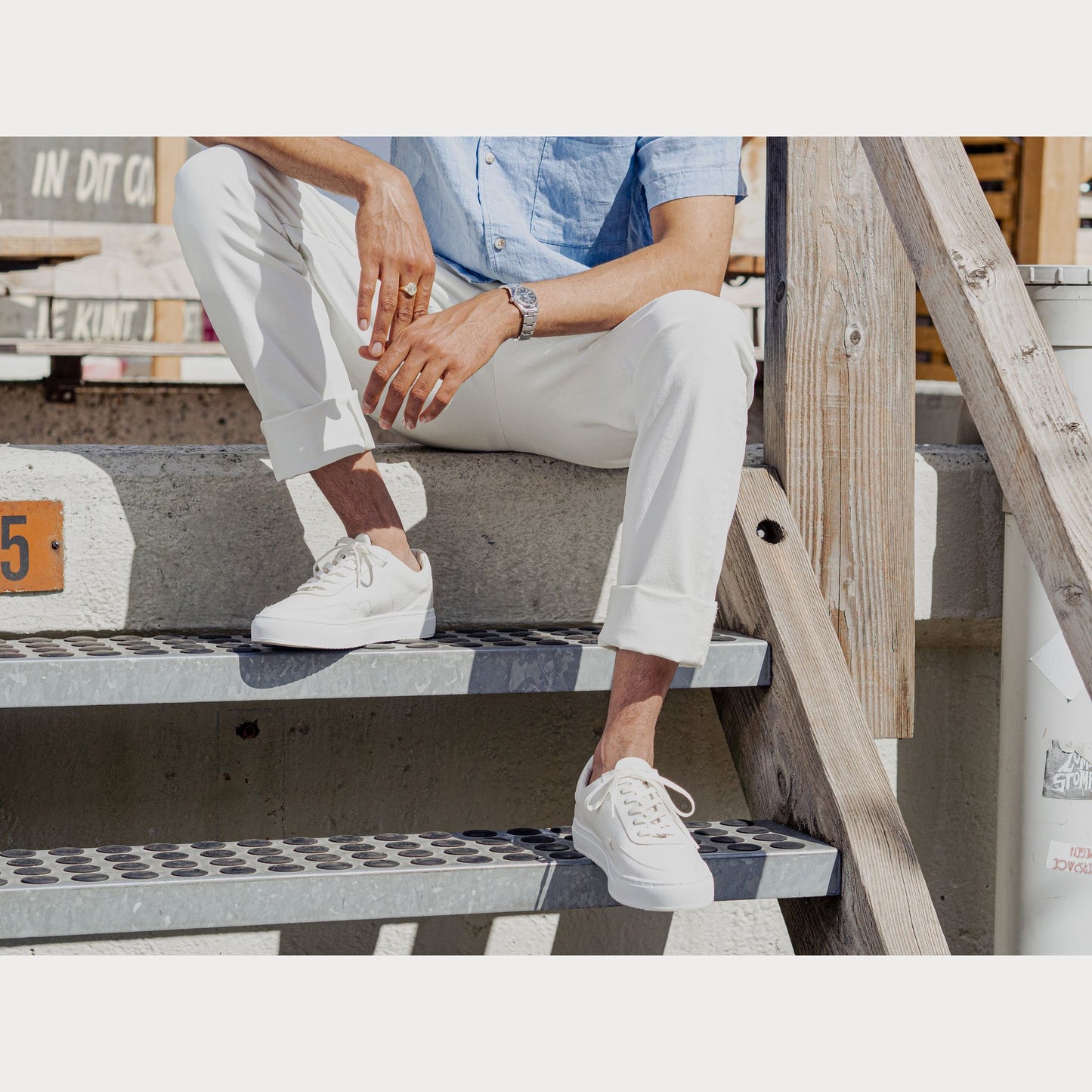 Cleane, modieuze sneakers, voor mannen en vrouwen. Lokaal geproduceerd met duurzame materialen en productie methoden. Maatschappelijke en sociale impact