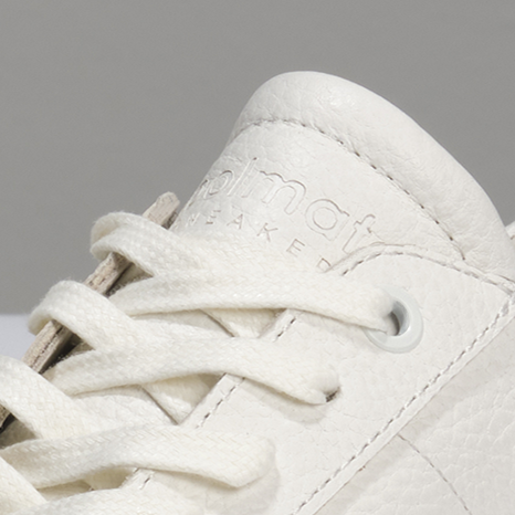 Cleane, modieuze sneakers, voor mannen en vrouwen. Lokaal geproduceerd met duurzame materialen en productie methoden. Maatschappelijke en sociale impact